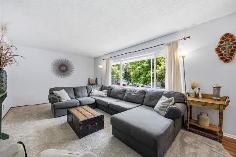 225 8th NW Mt Vernon IA 52314