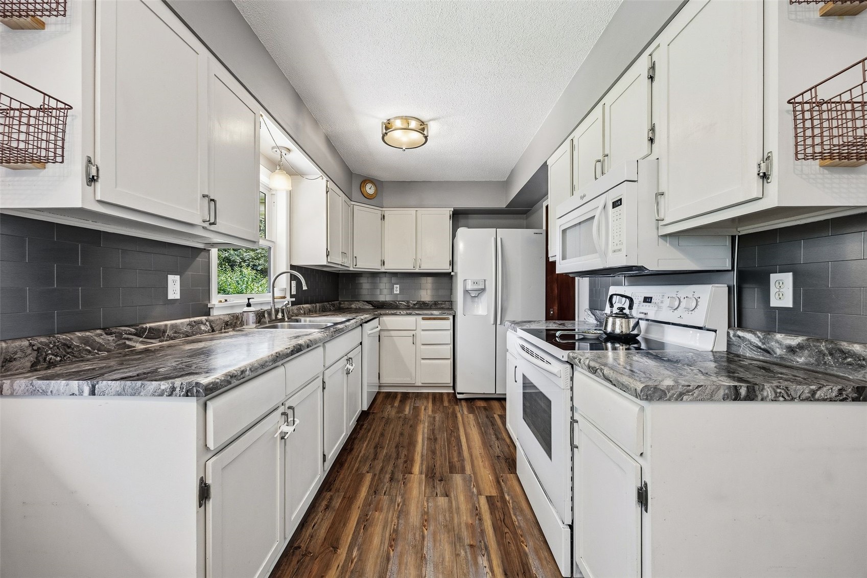 225 8th NW Mt Vernon IA 52314