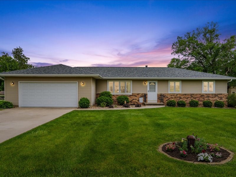 989 Arica Avenue Marion IA 52302