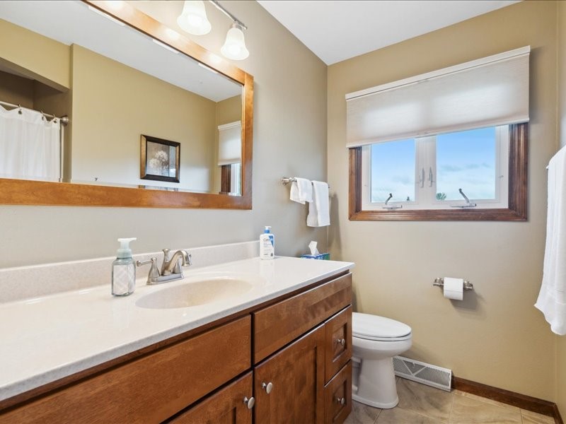 989 Arica Avenue Marion IA 52302