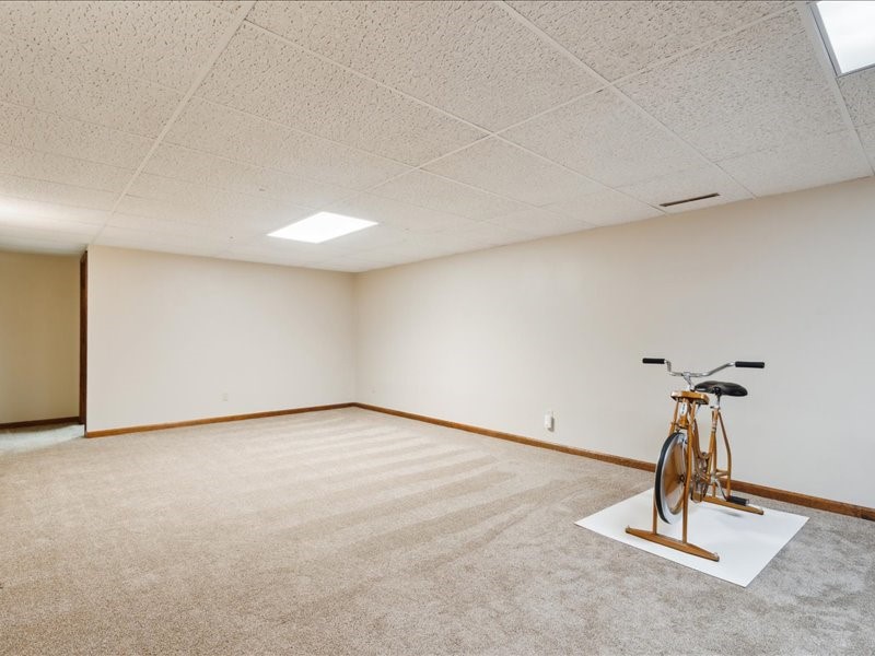 989 Arica Avenue Marion IA 52302