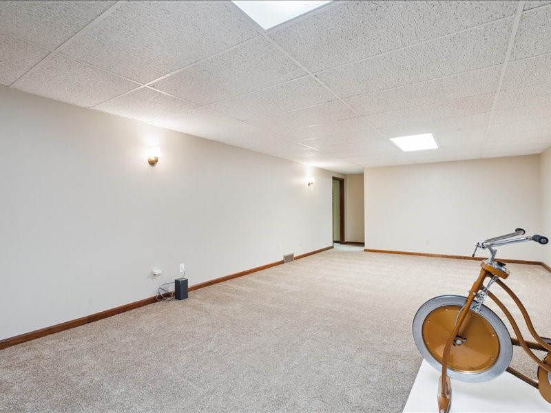 989 Arica Avenue Marion IA 52302