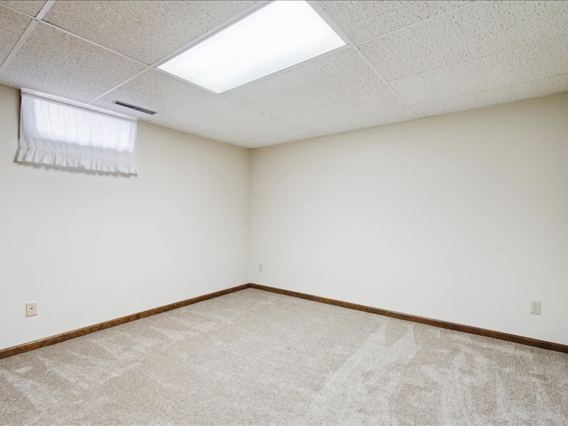 989 Arica Avenue Marion IA 52302