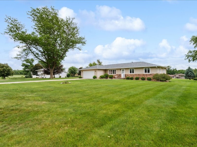 989 Arica Avenue Marion IA 52302