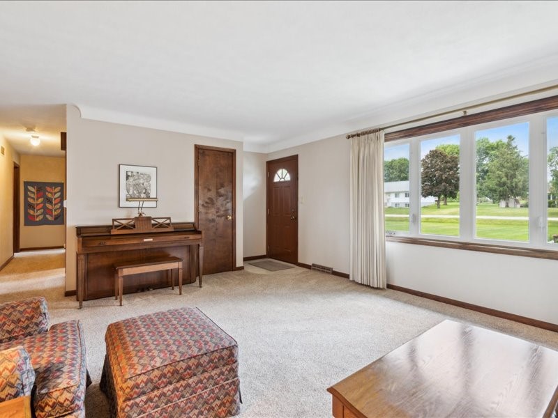 989 Arica Avenue Marion IA 52302