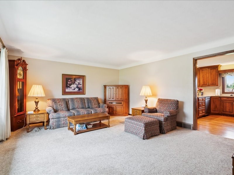 989 Arica Avenue Marion IA 52302