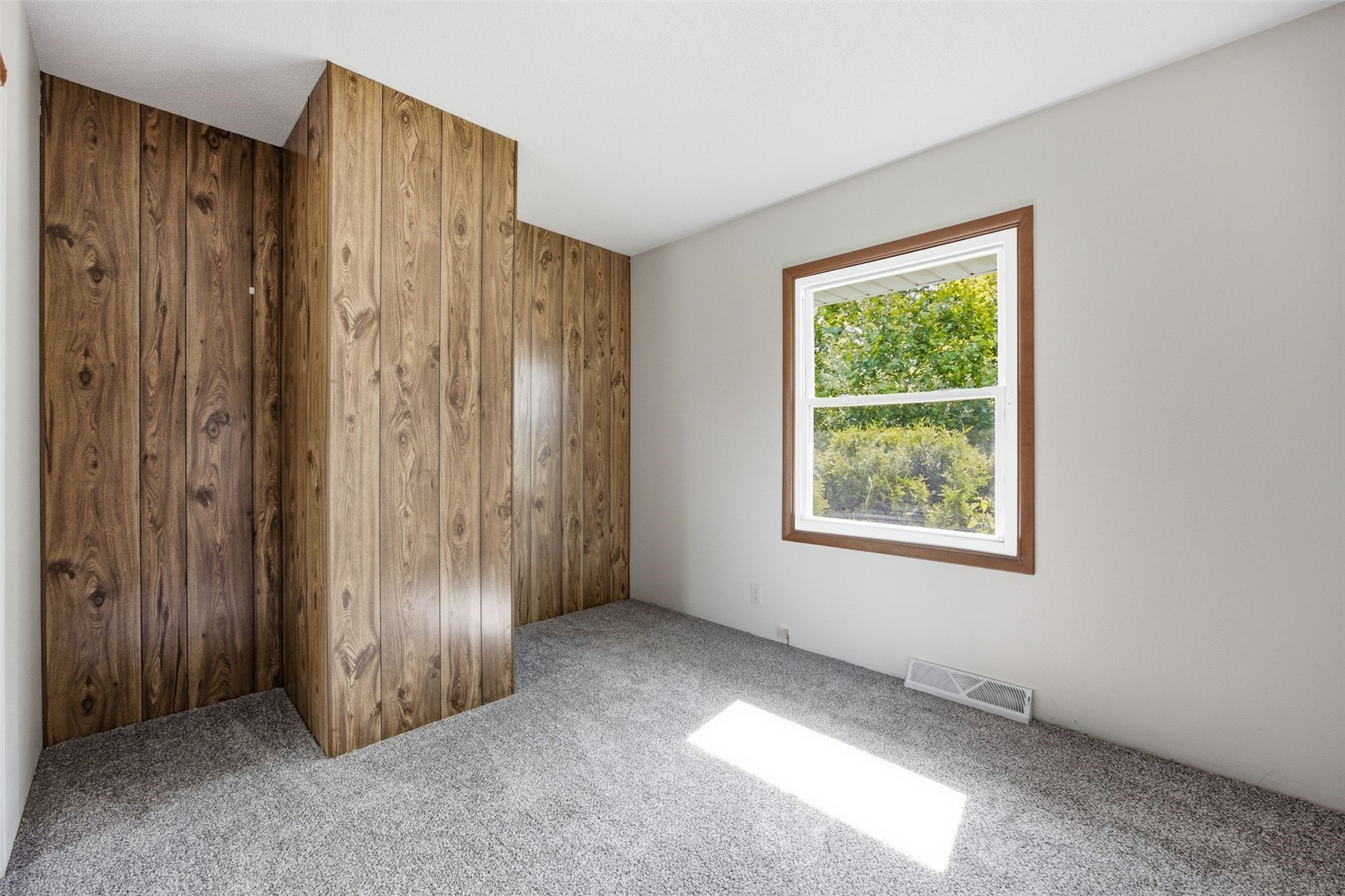5818 Eastview Avenue SW Cedar Rapids IA 52404