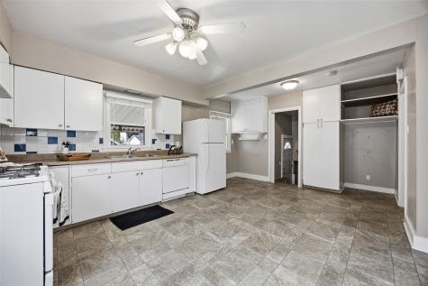 1727 Maple Drive NW Cedar Rapids IA 52405