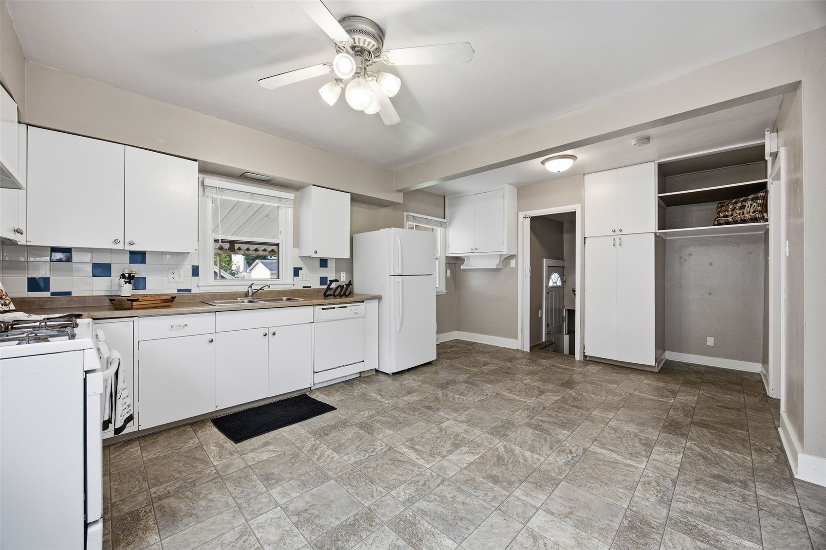 1727 Maple Drive NW Cedar Rapids IA 52405