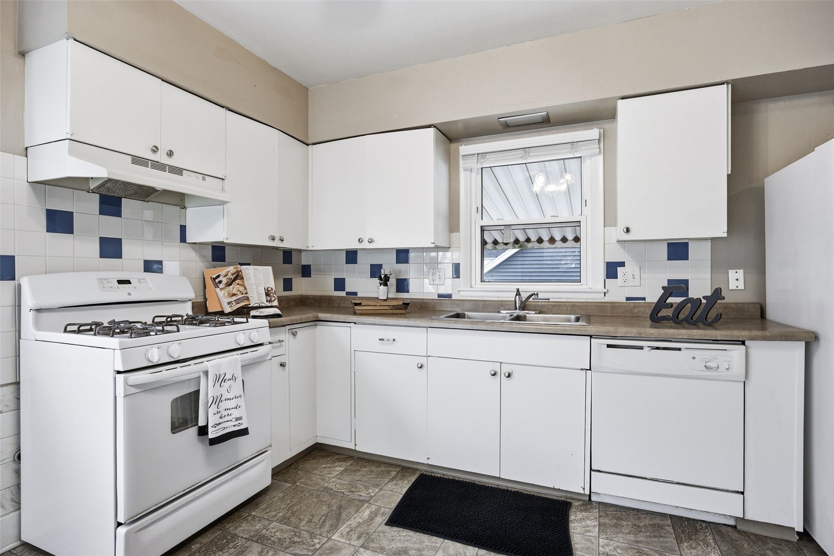 1727 Maple Drive NW Cedar Rapids IA 52405