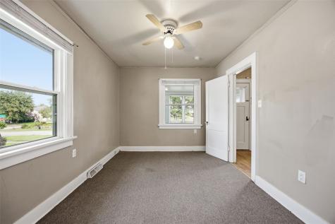 1727 Maple Drive NW Cedar Rapids IA 52405
