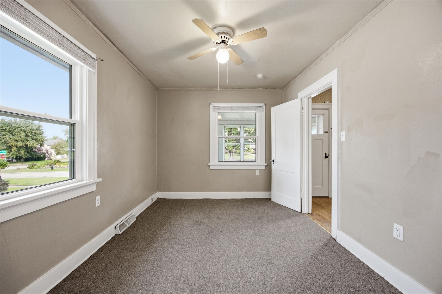 1727 Maple Drive NW Cedar Rapids IA 52405