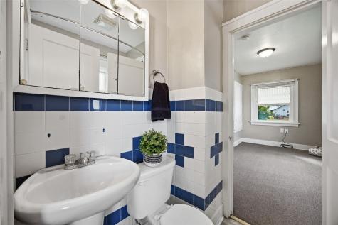 1727 Maple Drive NW Cedar Rapids IA 52405