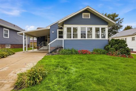 1727 Maple Drive NW Cedar Rapids IA 52405
