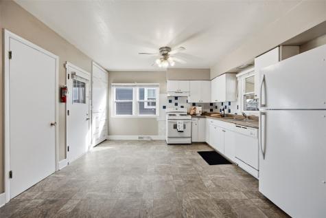 1727 Maple Drive NW Cedar Rapids IA 52405