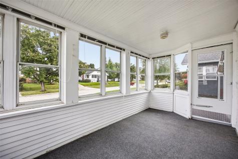 1727 Maple Drive NW Cedar Rapids IA 52405