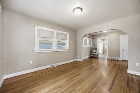 1727 Maple Drive NW Cedar Rapids IA 52405