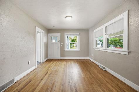 1727 Maple Drive NW Cedar Rapids IA 52405