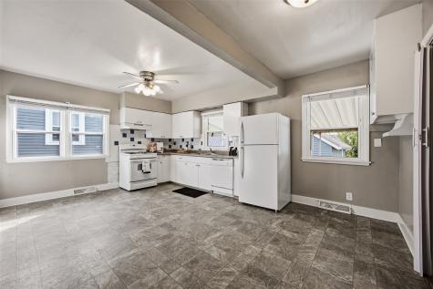 1727 Maple Drive NW Cedar Rapids IA 52405