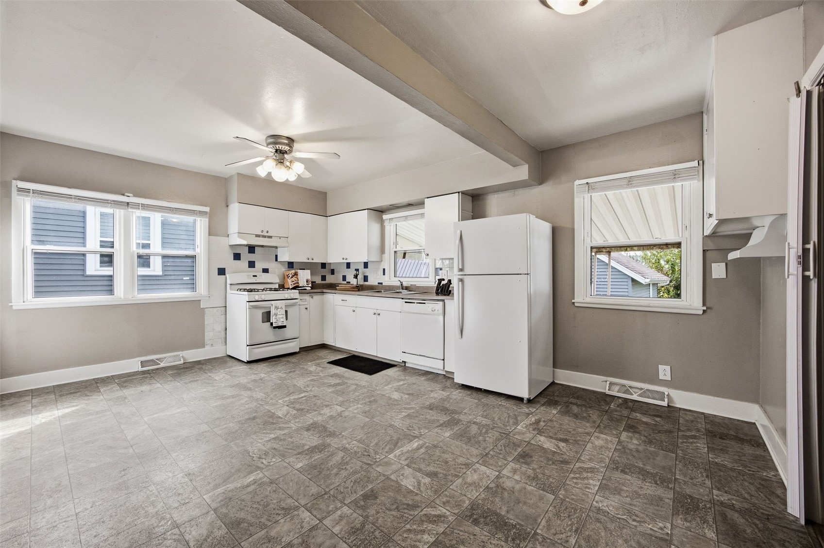 1727 Maple Drive NW Cedar Rapids IA 52405