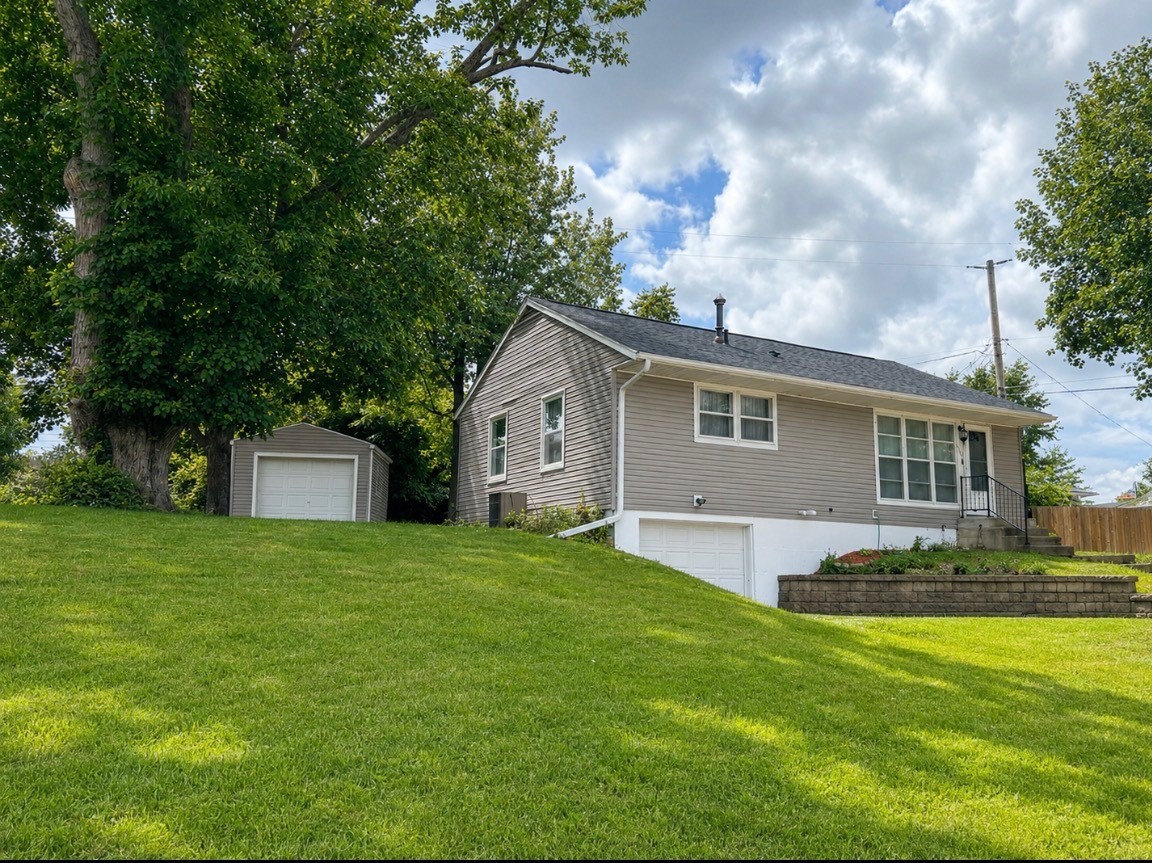 1101 38th Street SE Cedar Rapids IA 52403