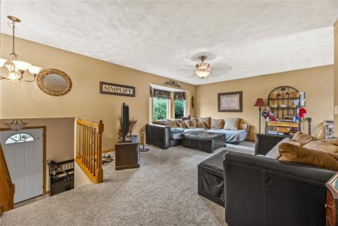 108 Richland Urbana IA 52345