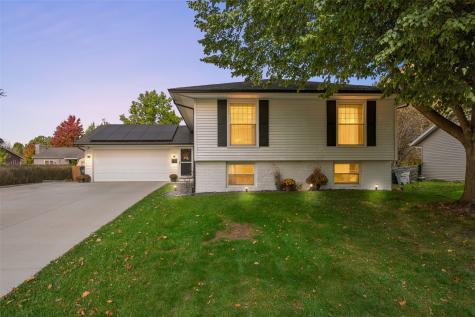 140 Carnaby Drive NE Cedar Rapids IA 52402