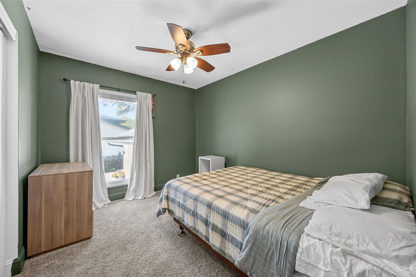 140 Carnaby Drive NE Cedar Rapids IA 52402