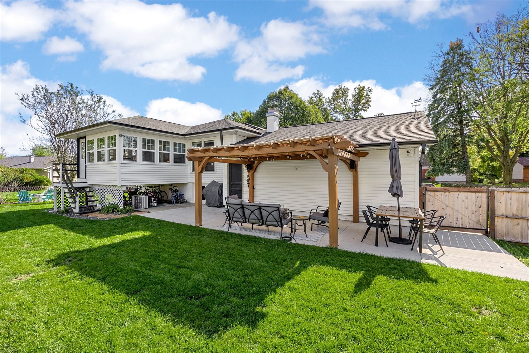 140 Carnaby Drive NE Cedar Rapids IA 52402
