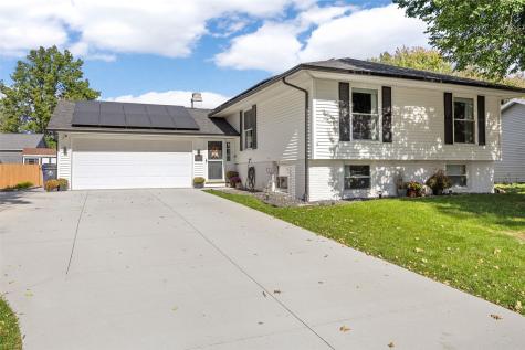 140 Carnaby Drive NE Cedar Rapids IA 52402