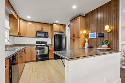 140 Carnaby Drive NE Cedar Rapids IA 52402