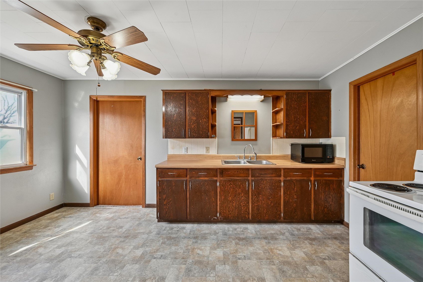 207 W Main Street Urbana IA 52345