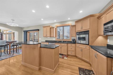 545 Evergreen Lane Robins IA 52328