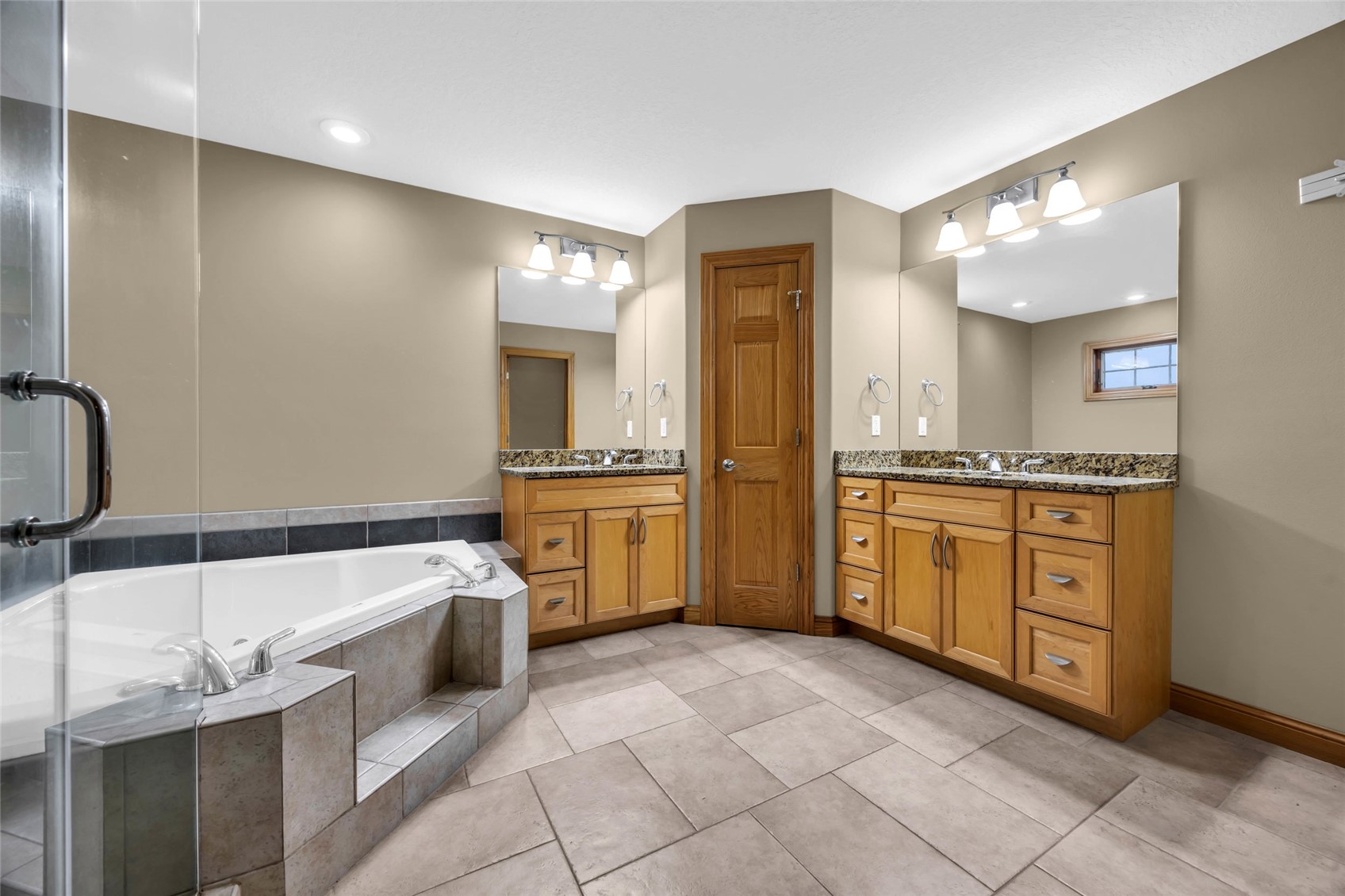 545 Evergreen Lane Robins IA 52328