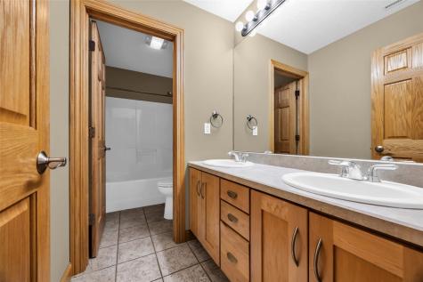 545 Evergreen Lane Robins IA 52328