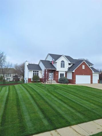 545 Evergreen Lane Robins IA 52328