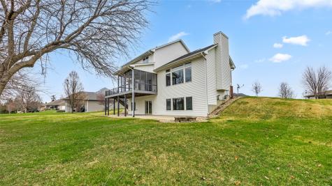 545 Evergreen Lane Robins IA 52328