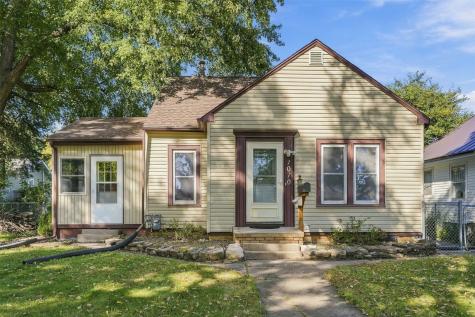 1070 H Avenue NW Cedar Rapids IA 52405