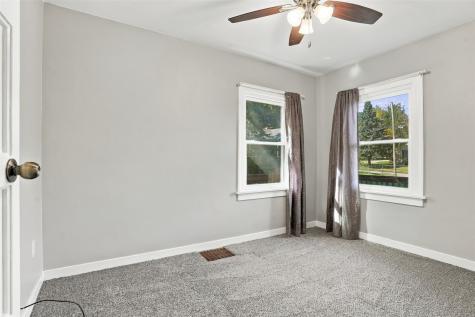 1070 H Avenue NW Cedar Rapids IA 52405