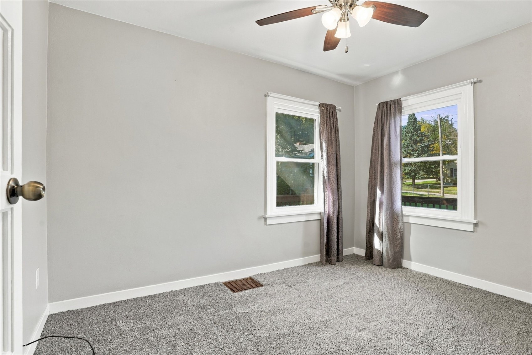 1070 H Avenue NW Cedar Rapids IA 52405