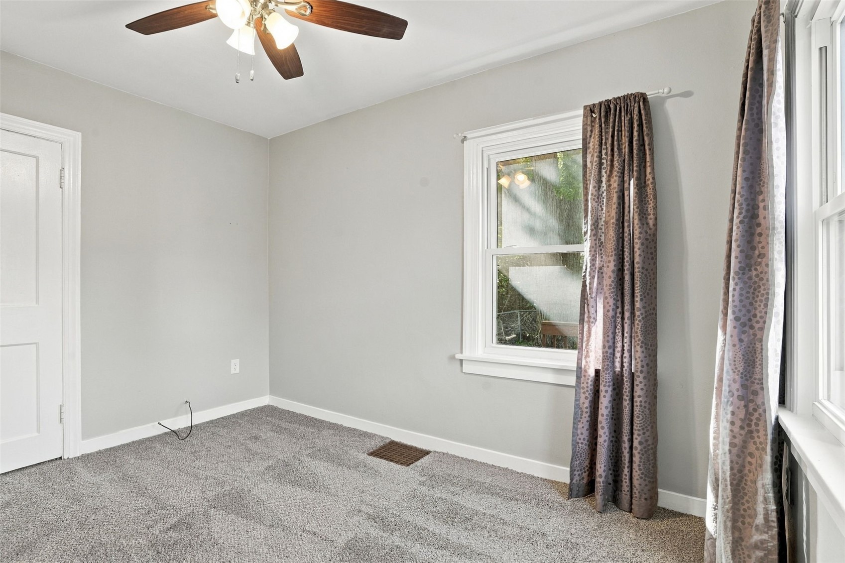 1070 H Avenue NW Cedar Rapids IA 52405