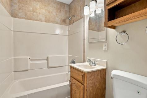1070 H Avenue NW Cedar Rapids IA 52405