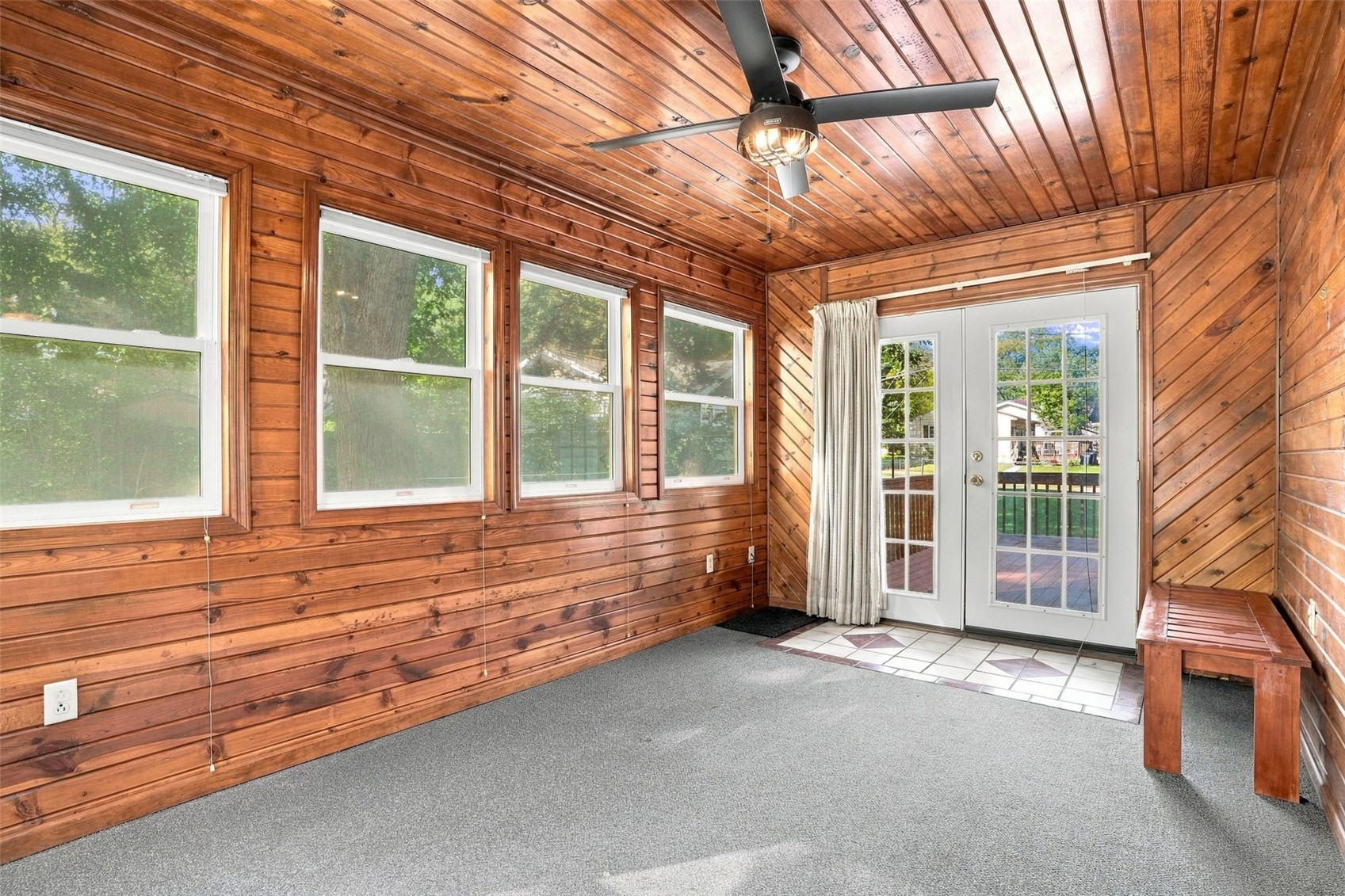 1070 H Avenue NW Cedar Rapids IA 52405