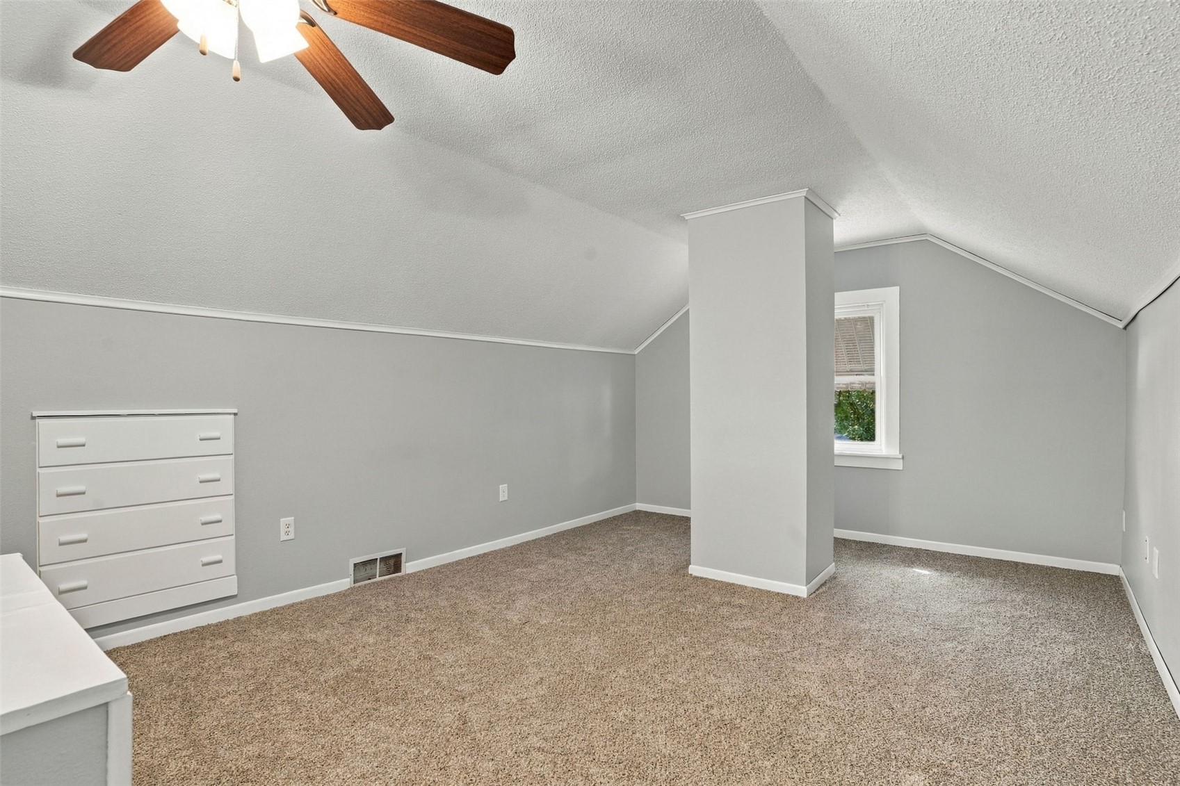 1070 H Avenue NW Cedar Rapids IA 52405