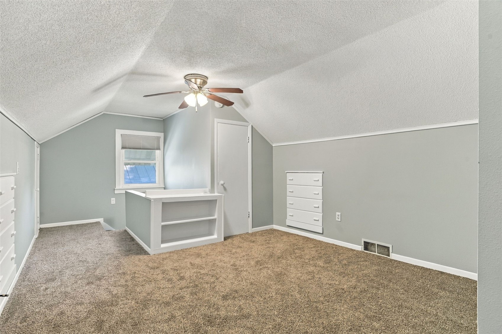 1070 H Avenue NW Cedar Rapids IA 52405