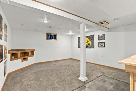1070 H Avenue NW Cedar Rapids IA 52405