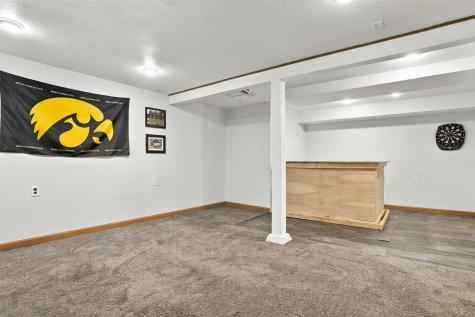 1070 H Avenue NW Cedar Rapids IA 52405