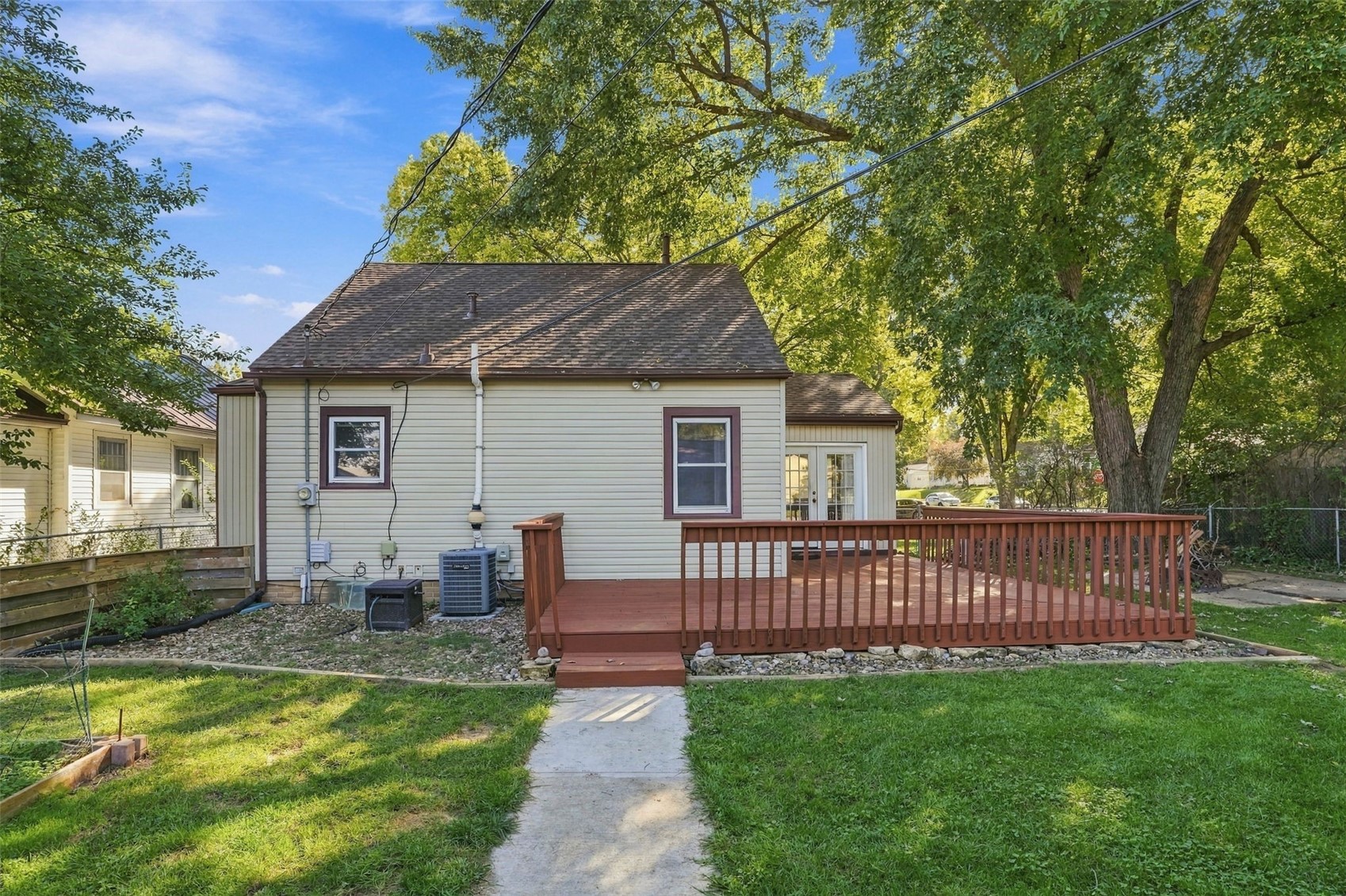 1070 H Avenue NW Cedar Rapids IA 52405