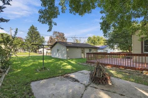 1070 H Avenue NW Cedar Rapids IA 52405