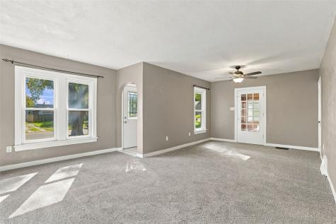 1070 H Avenue NW Cedar Rapids IA 52405